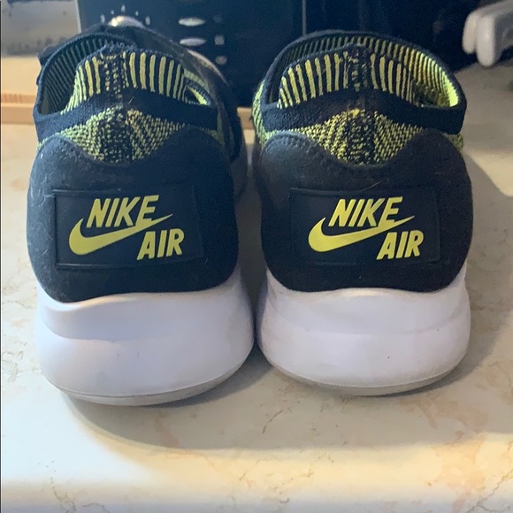 Woman’s Nike Air - Slide Ons Size 9 - Picture 5 of 5